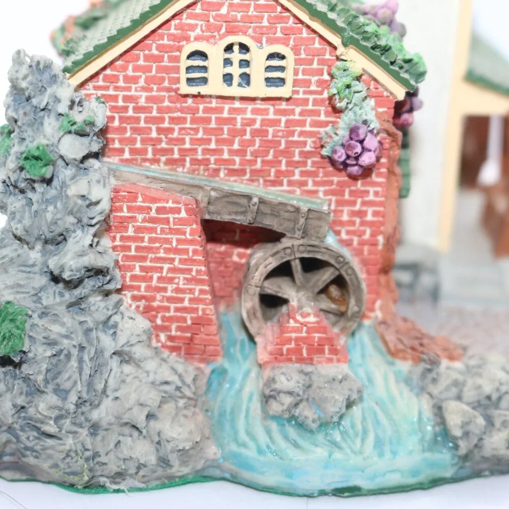 Santa's Best 1995 Victorian Christmas in Vail 4.5x4x4.5 - Picture 5 of 9